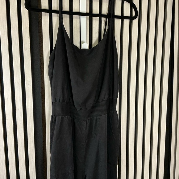 ANTHROPOLOGIE Classic Black Jumpsuit Sz Med - Picture 2 of 6